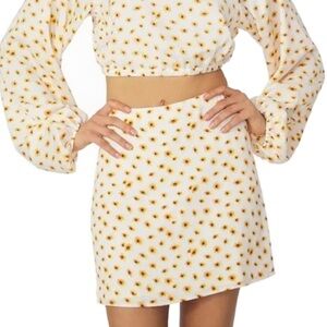 Retail: $69 NWT WeWoreWhat Daisy Ditsy Mini Skirt